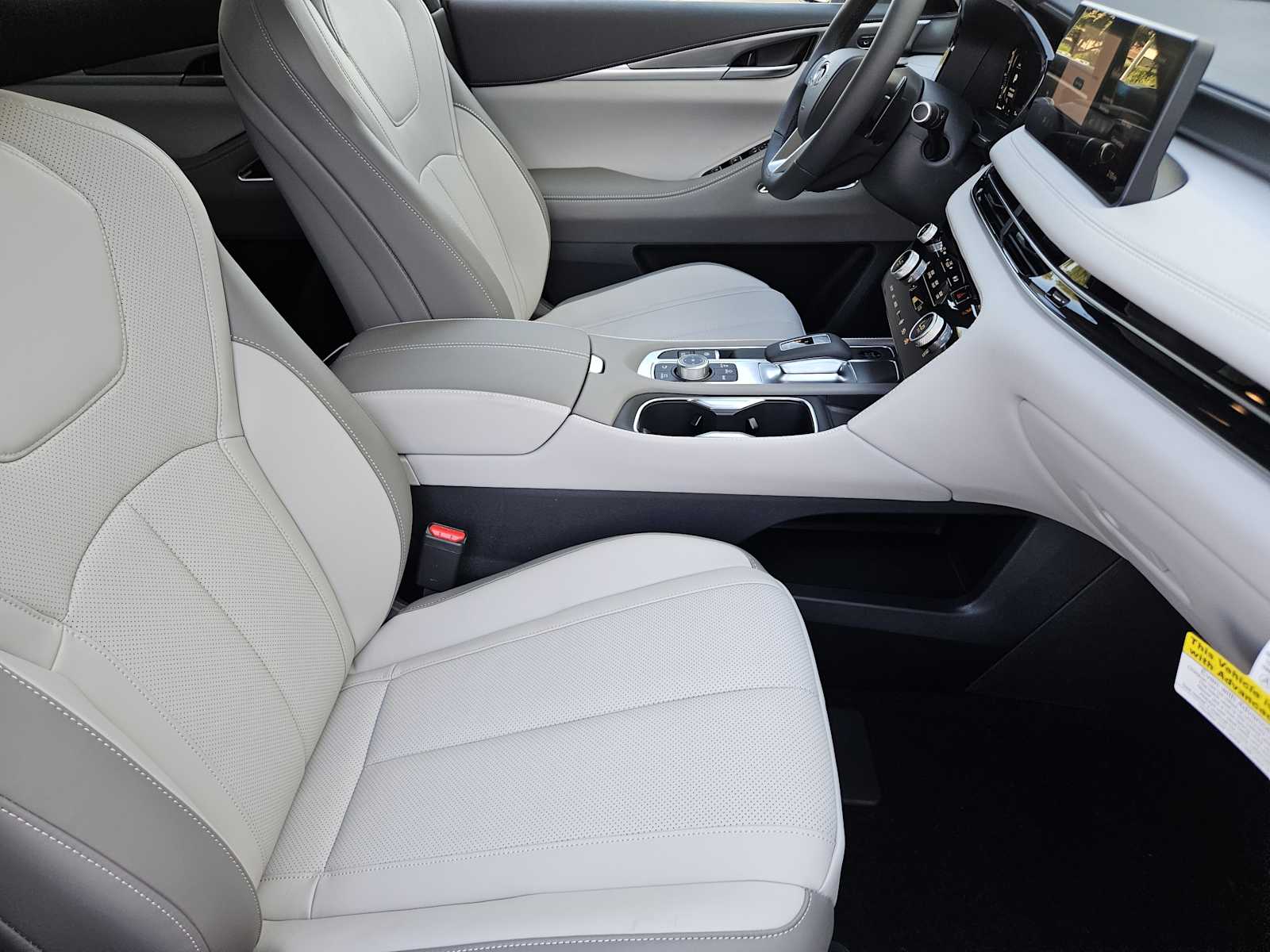 2026 Infiniti QX60 Luxe photo 9