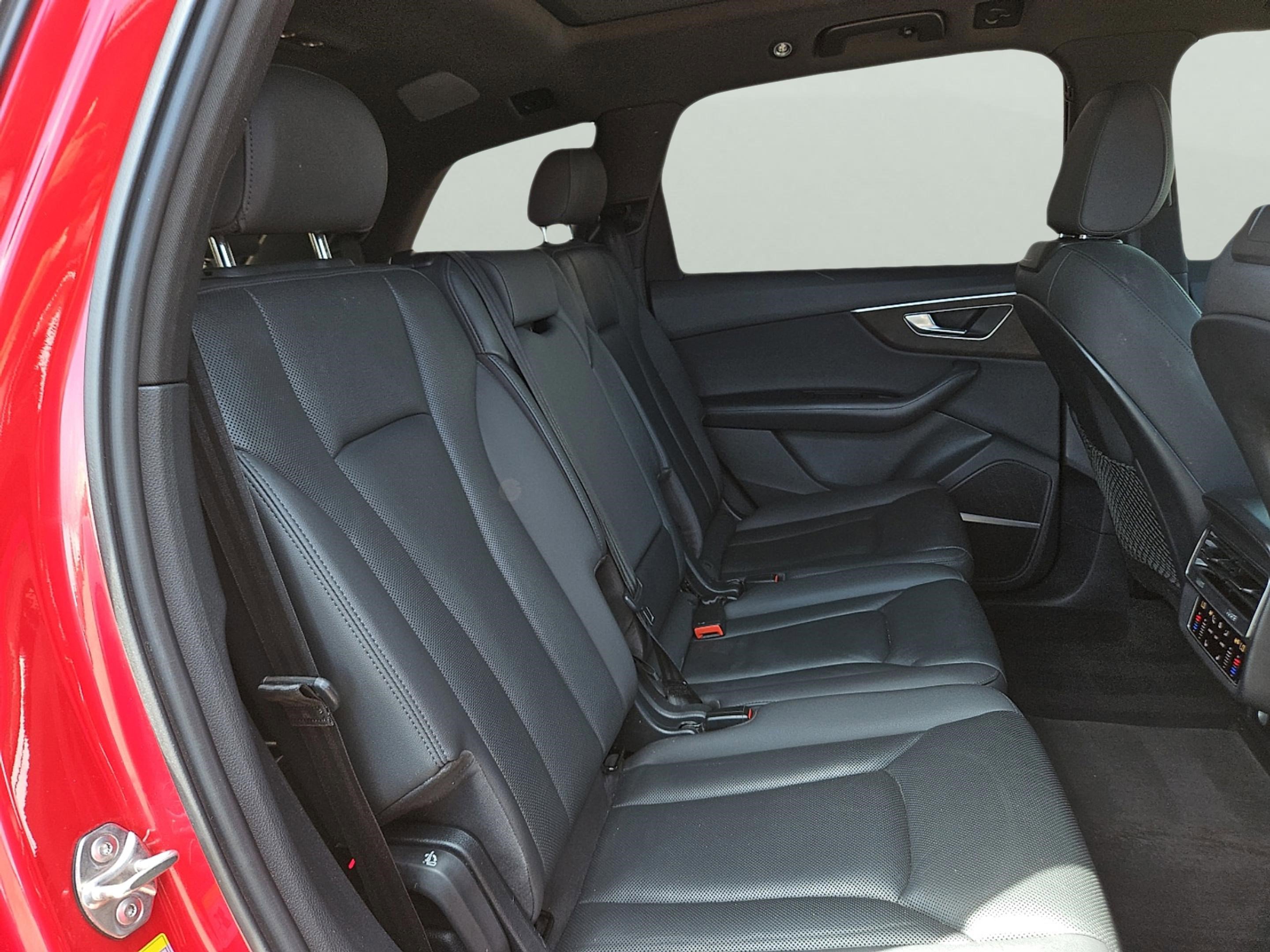 2021 Audi Q7 55 Prestige photo 20