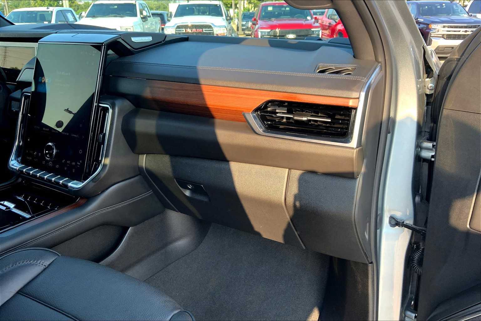 2025 Gmc Yukon Denali photo 32