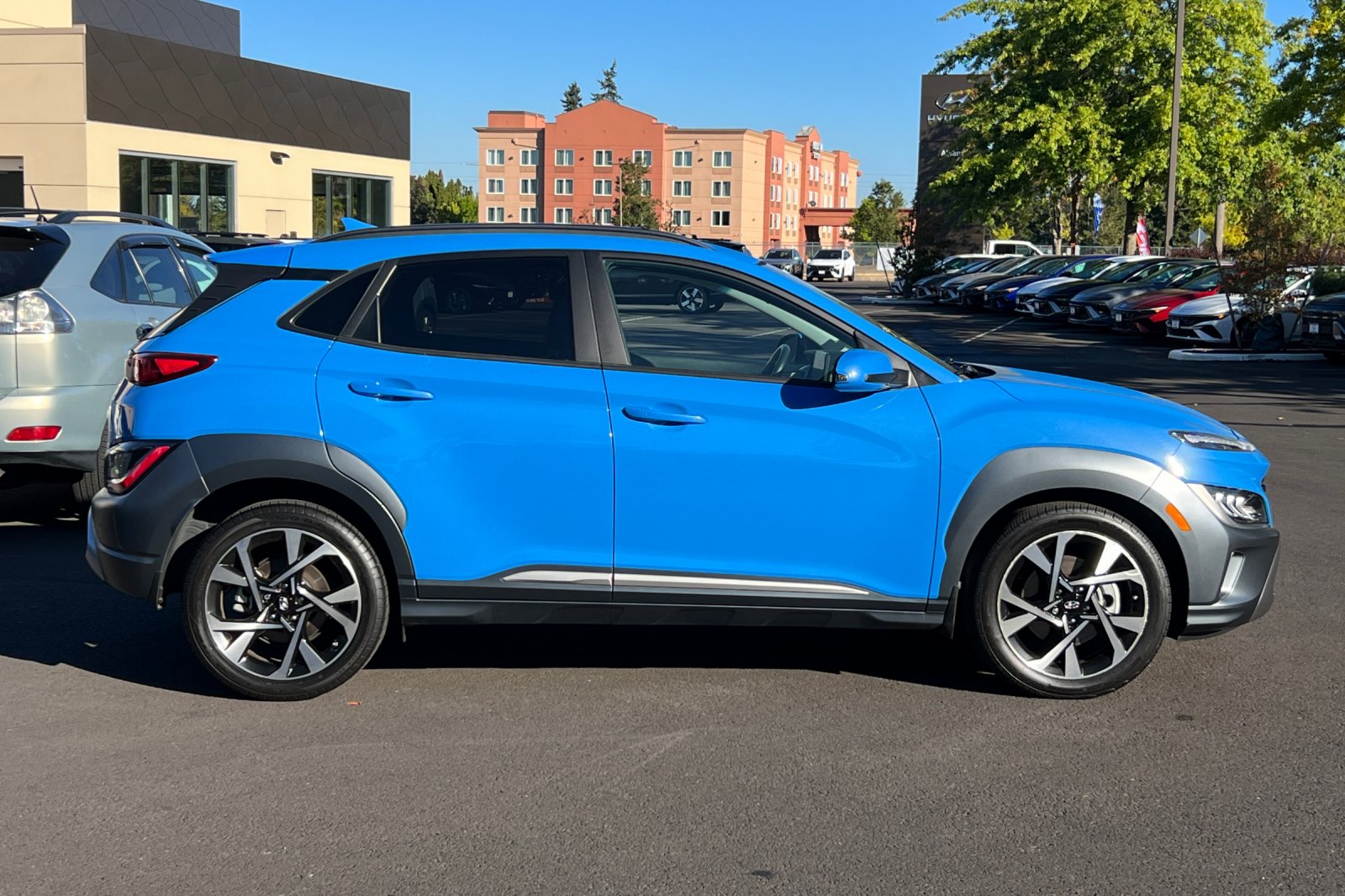 2022 Hyundai Kona Limited photo 2