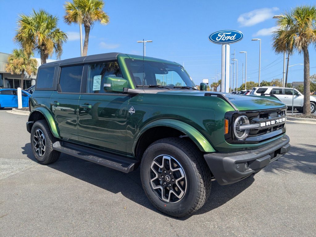 2025 Ford Bronco Outer Banks photo 2