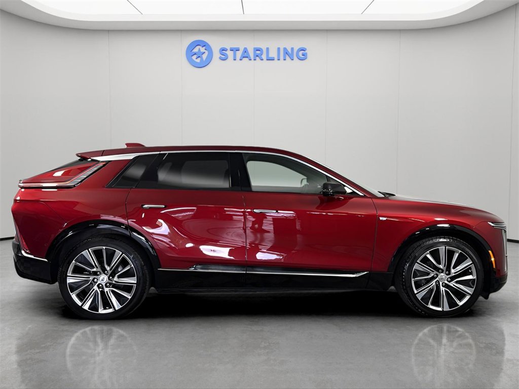 2024 Cadillac Lyriq Luxury photo 11