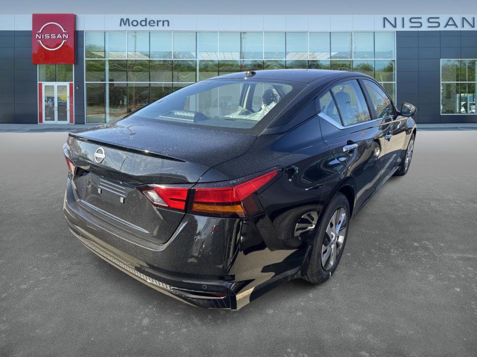 2025 Nissan Altima S photo 2