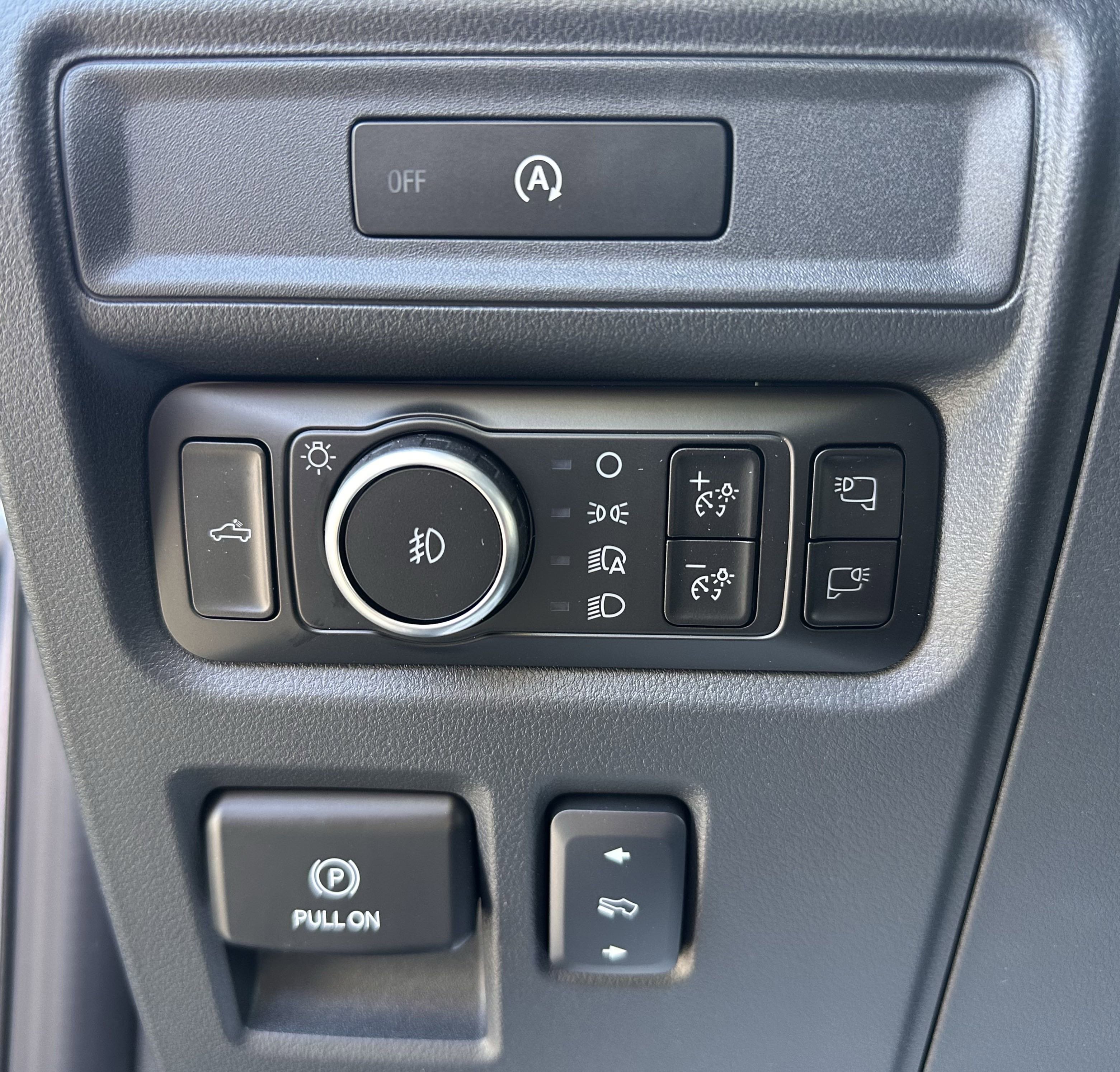 2025 Ford F-150 Lariat photo 3
