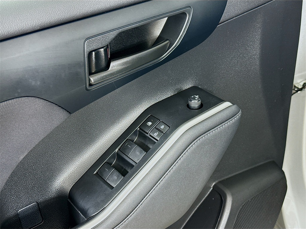 2023 Toyota Highlander L photo 19