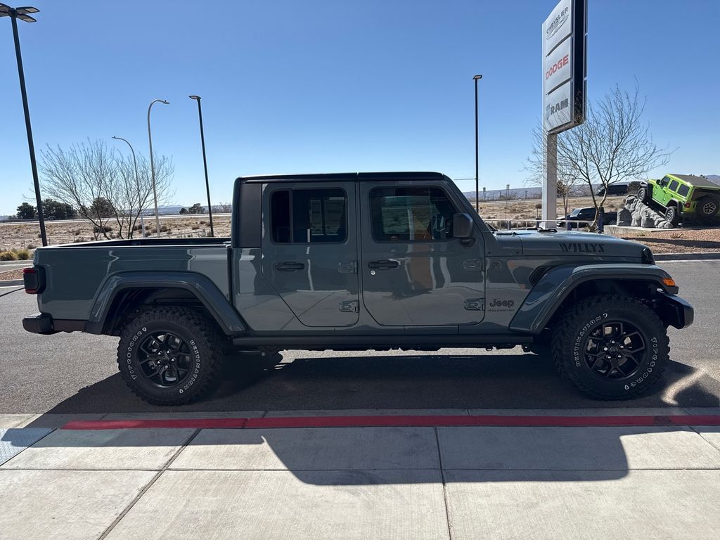 2025 Jeep Gladiator Willys photo 4