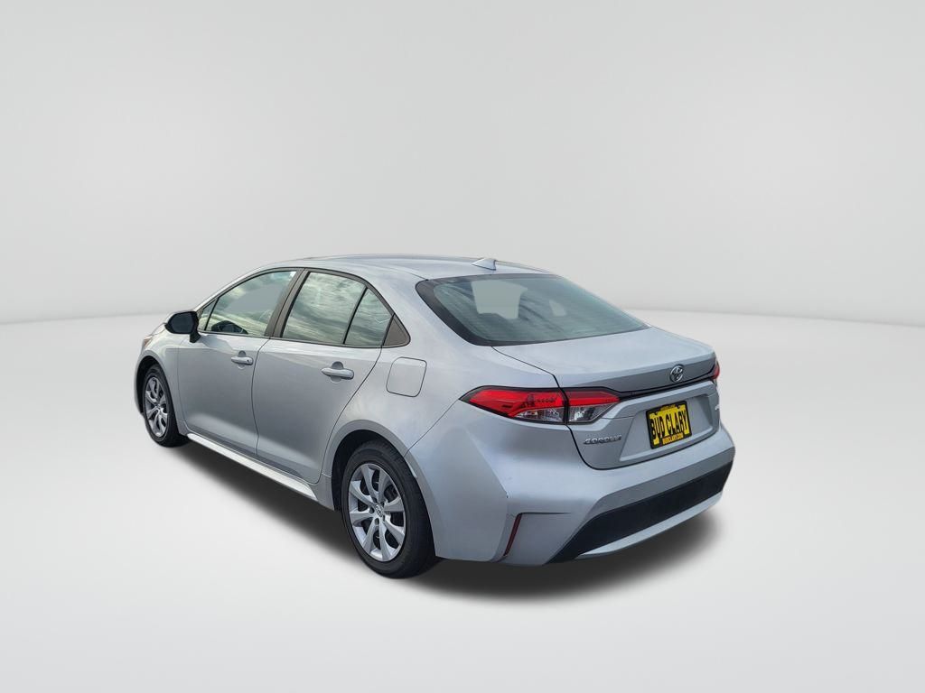 2021 Toyota Corolla LE photo 3