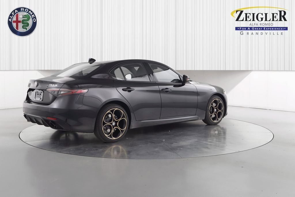 2025 Alfa Romeo Giulia SPRINT photo 3