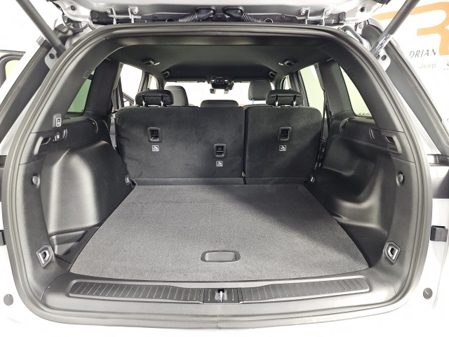 2025 Jeep Grand Cherokee Laredo Altitude photo 26