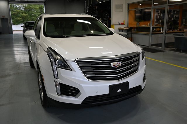2018 Cadillac XT4 Luxury photo 2