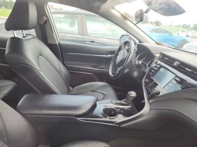 2019 Toyota Camry SE photo 14