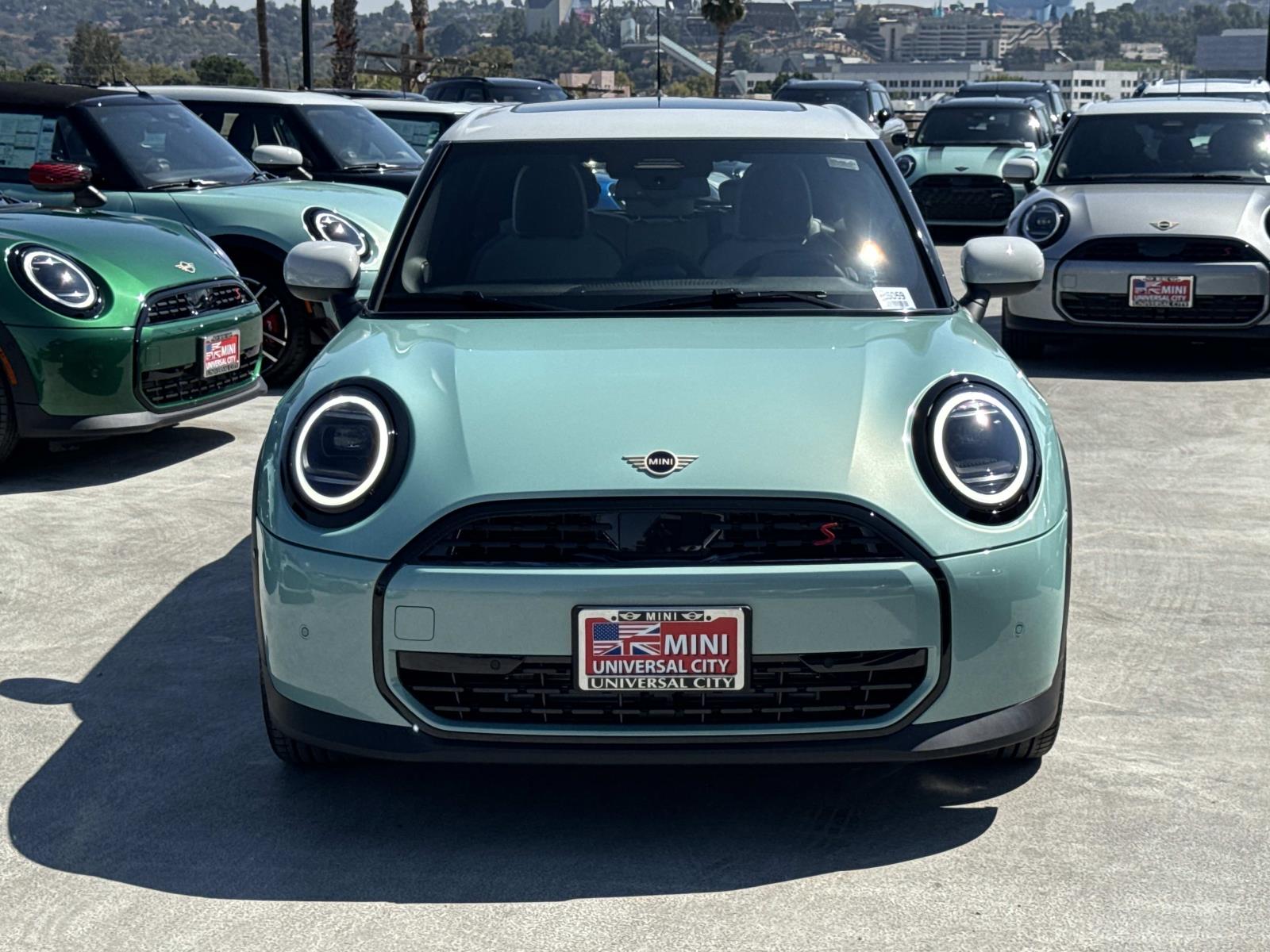 2026 Mini Cooper 4 Door Hardtop Signature photo 2