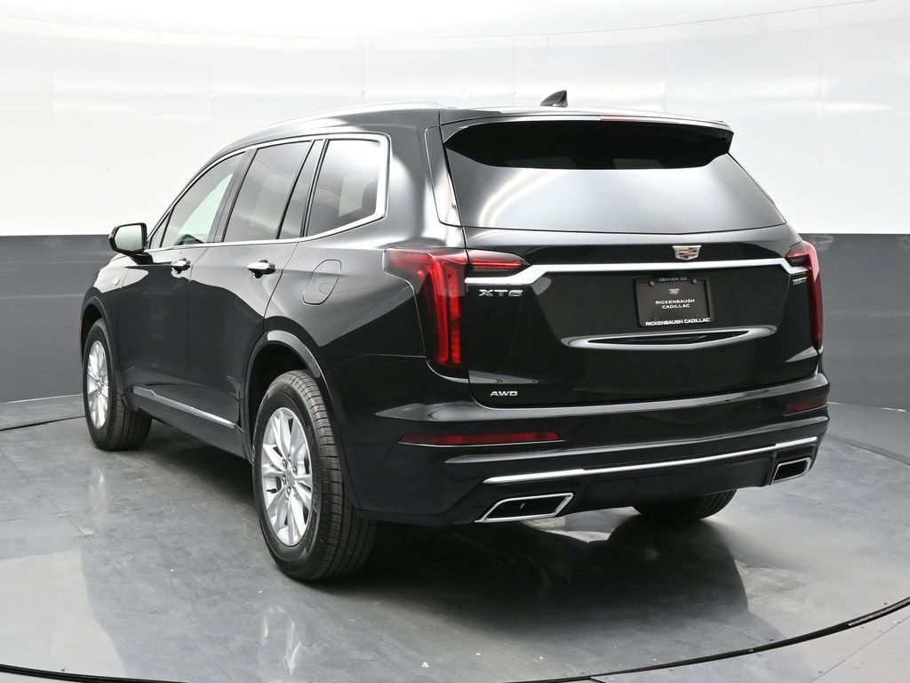 2025 Cadillac XT6 Luxury photo 3