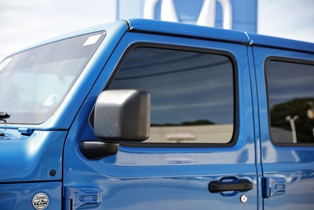2024 Jeep Wrangler Sahara photo 5