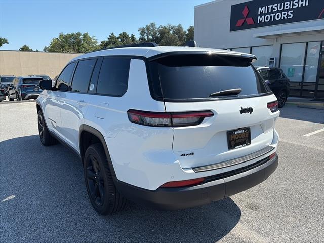 2024 Jeep Grand Cherokee Laredo photo 3