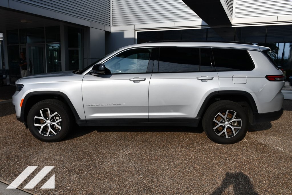 2024 Jeep Grand Cherokee Limited photo 2