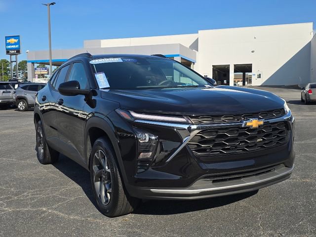2024 Chevrolet Trax LT photo 3