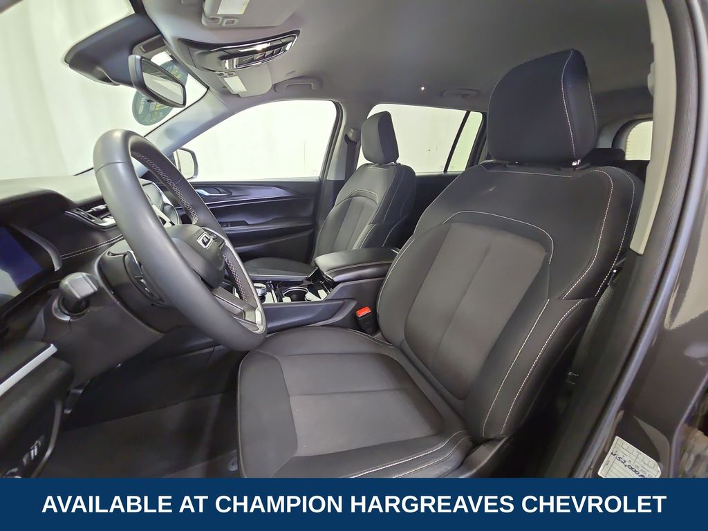 2023 Jeep Grand Cherokee Laredo photo 18