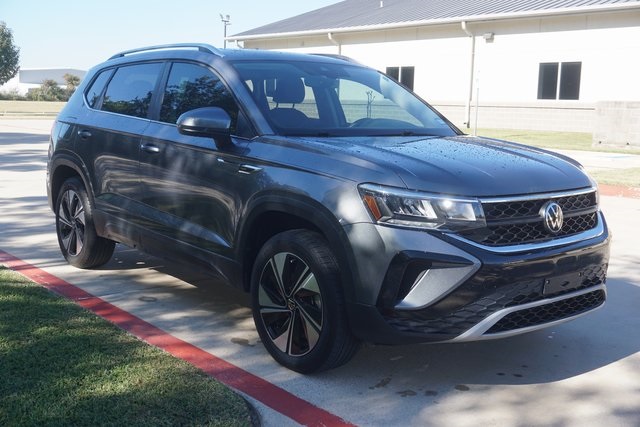 2024 Volkswagen Taos SE's photo