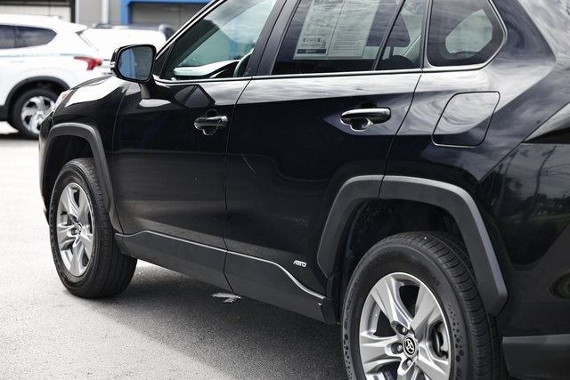 2024 Toyota RAV4 Hybrid XLE photo 7