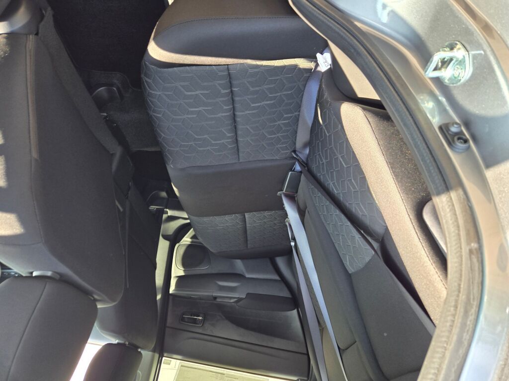 2025 Mitsubishi Outlander Sport ES photo 3