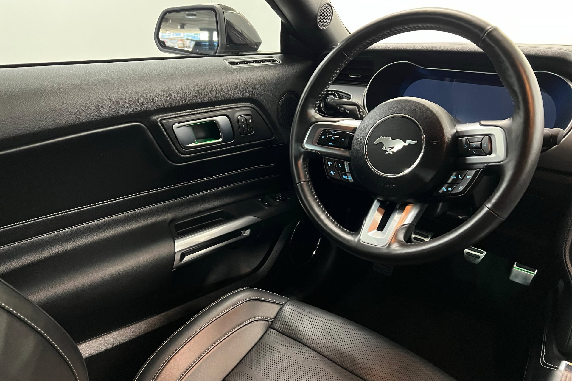 2022 Ford Mustang GT Premium photo 11