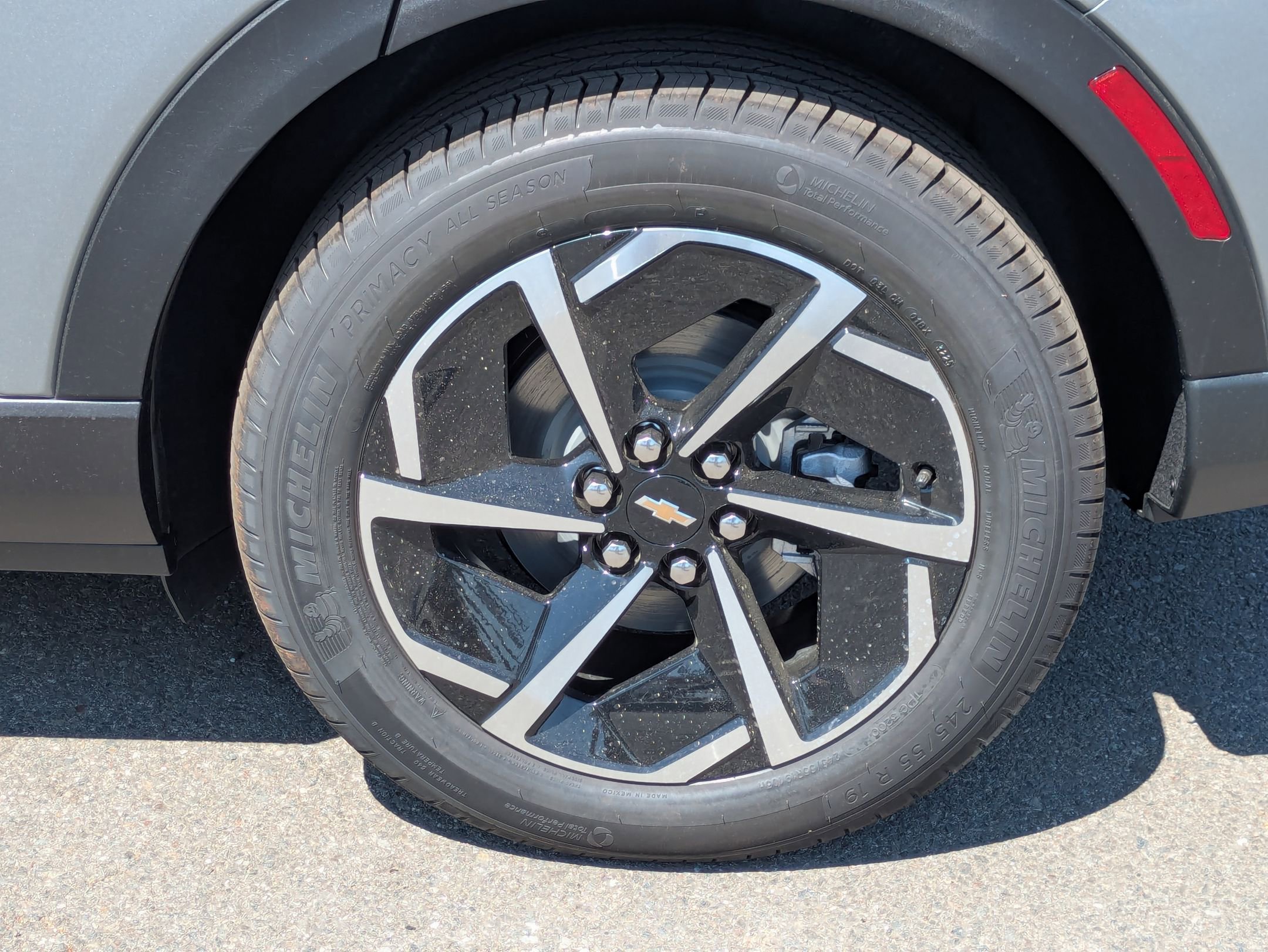 2026 Chevrolet Equinox EV 1LT photo 9