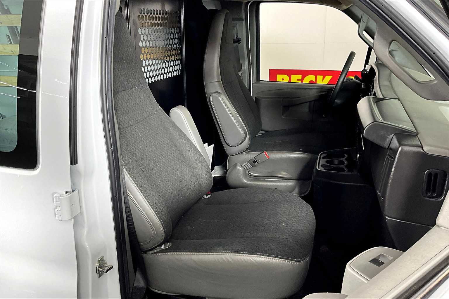 2023 Gmc Savana Cargo 2500 photo 7