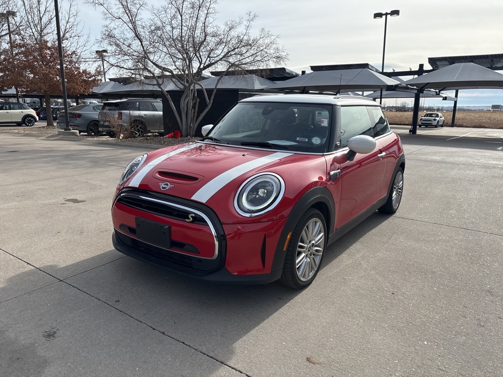 2024 MINI Hardtop 2 Door SE's photo