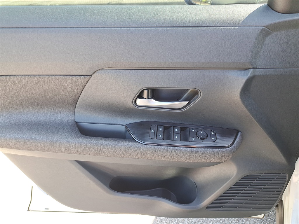 2026 Nissan Kicks SV photo 17