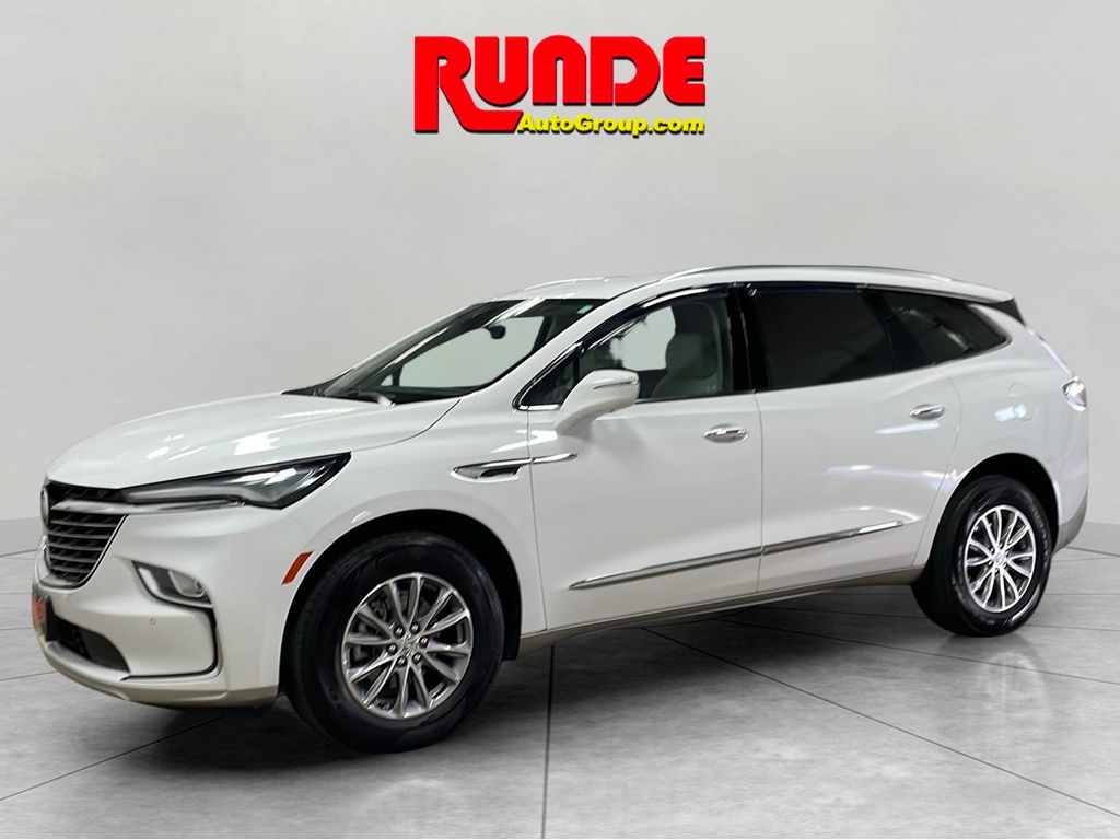 2024 Buick Enclave Essence's photo