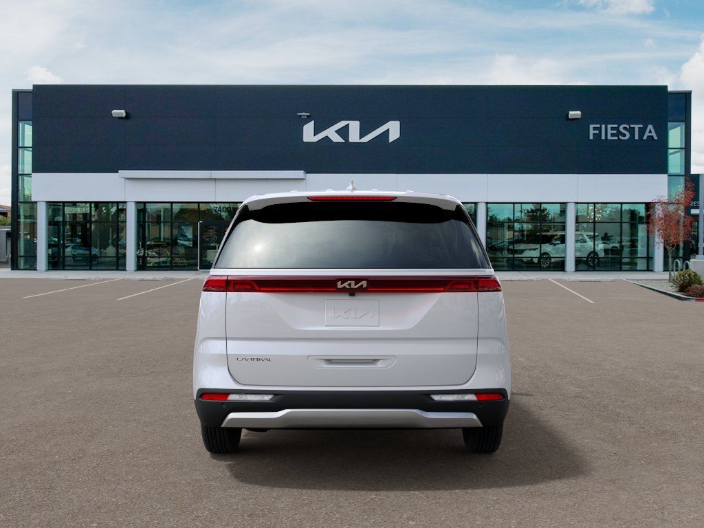 2024 Kia Carnival LX photo 5