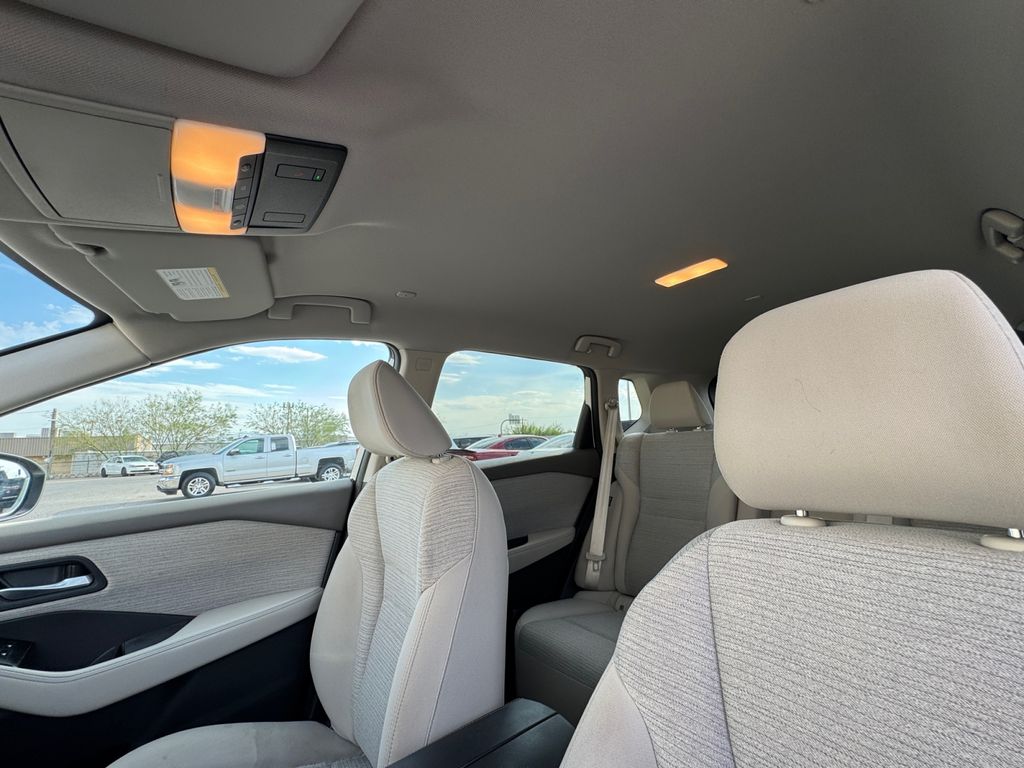 2022 Nissan Rogue SV photo 24