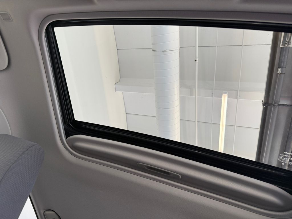2024 Toyota RAV4 Hybrid XLE photo 21
