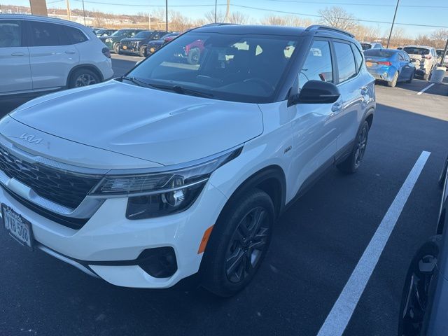 2022 Kia Seltos S's photo