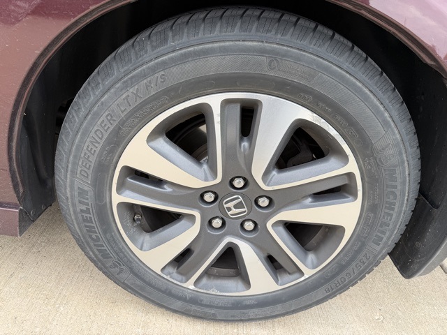 2015 Honda Odyssey Touring photo 3