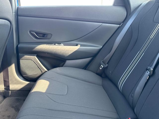 2025 Hyundai Elantra SEL Sport photo 14