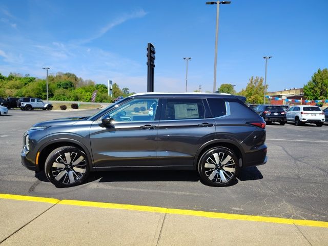 2025 Mitsubishi Outlander SEL photo 2