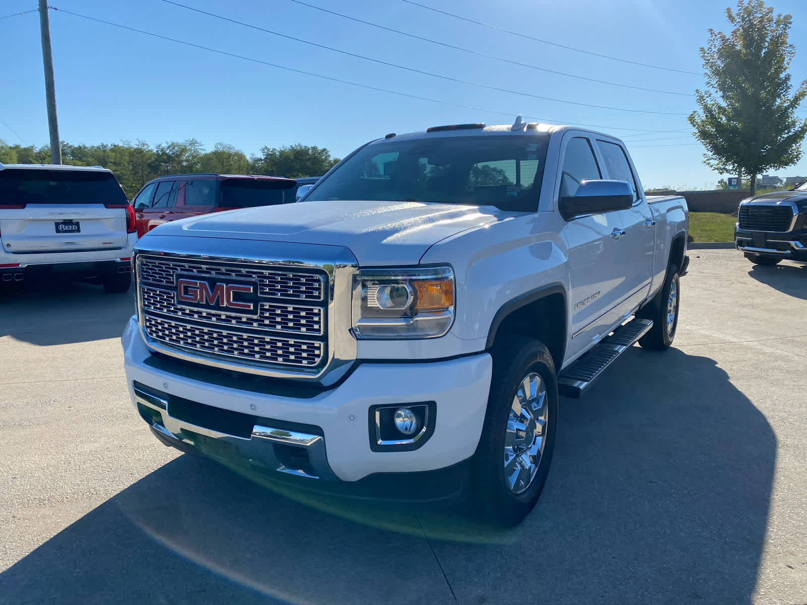 Used 2019 GMC Sierra 2500 Denali HD Denali with VIN 1GT12SEG9KF191143 for sale in Kansas City