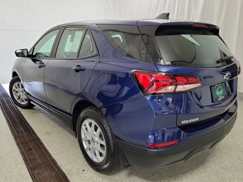 2023 Chevrolet Equinox LS photo 2