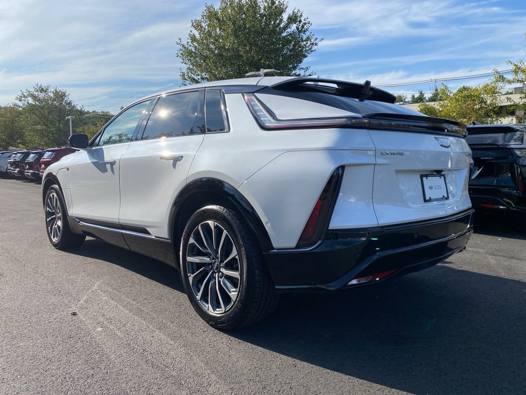 2024 Cadillac Lyriq photo 3