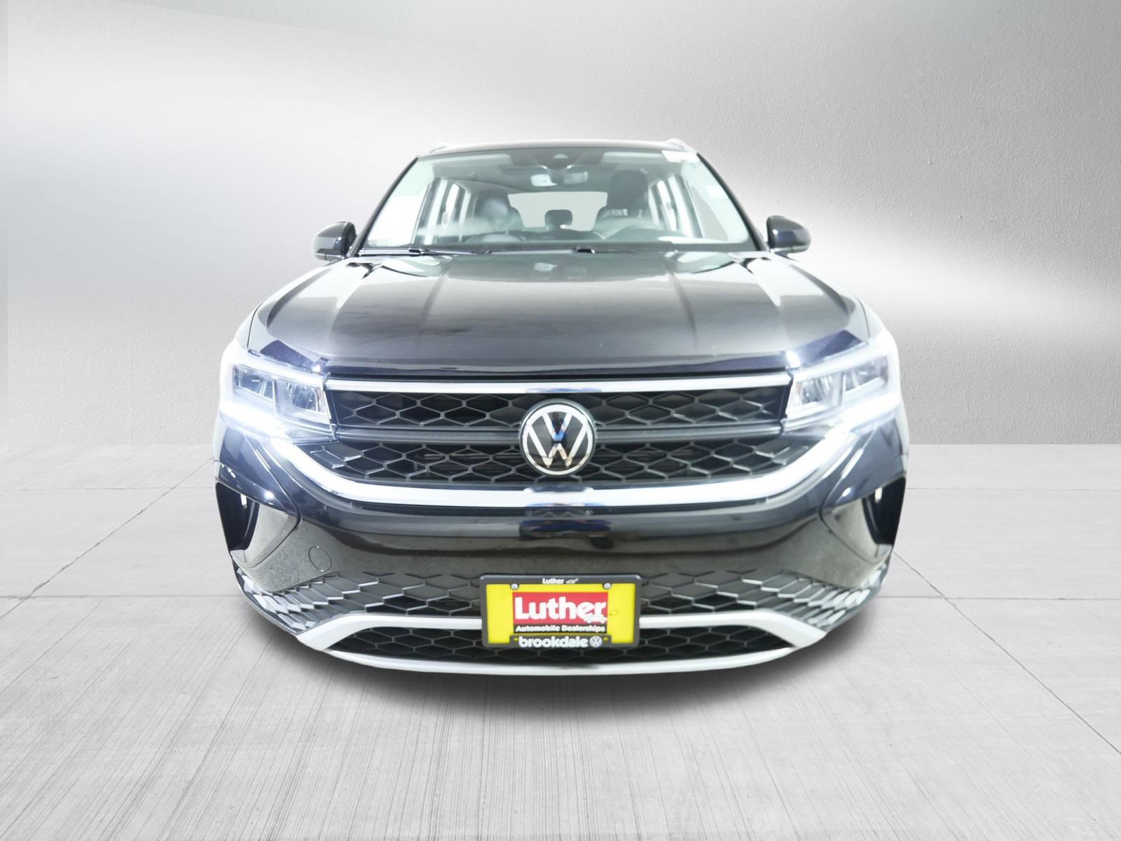 Used 2023 Volkswagen Taos SE with VIN 3VVNX7B24PM324389 for sale in Brooklyn Center, Minnesota