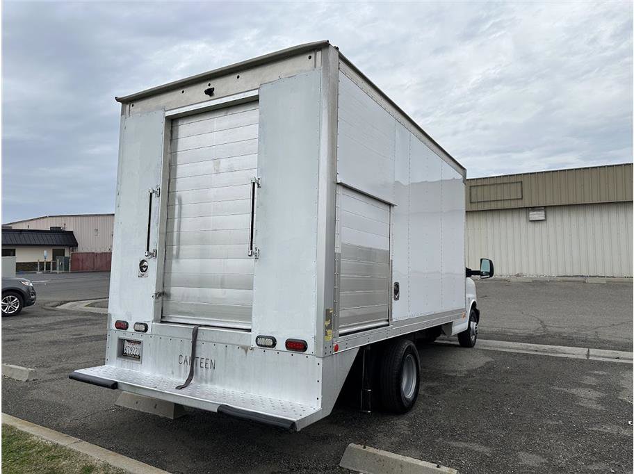 2015 Chevrolet Express Cutaway Van photo 5