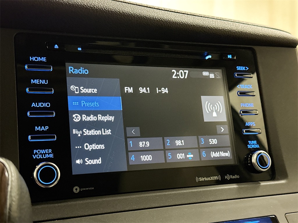 2020 Toyota Sienna XLE photo 24