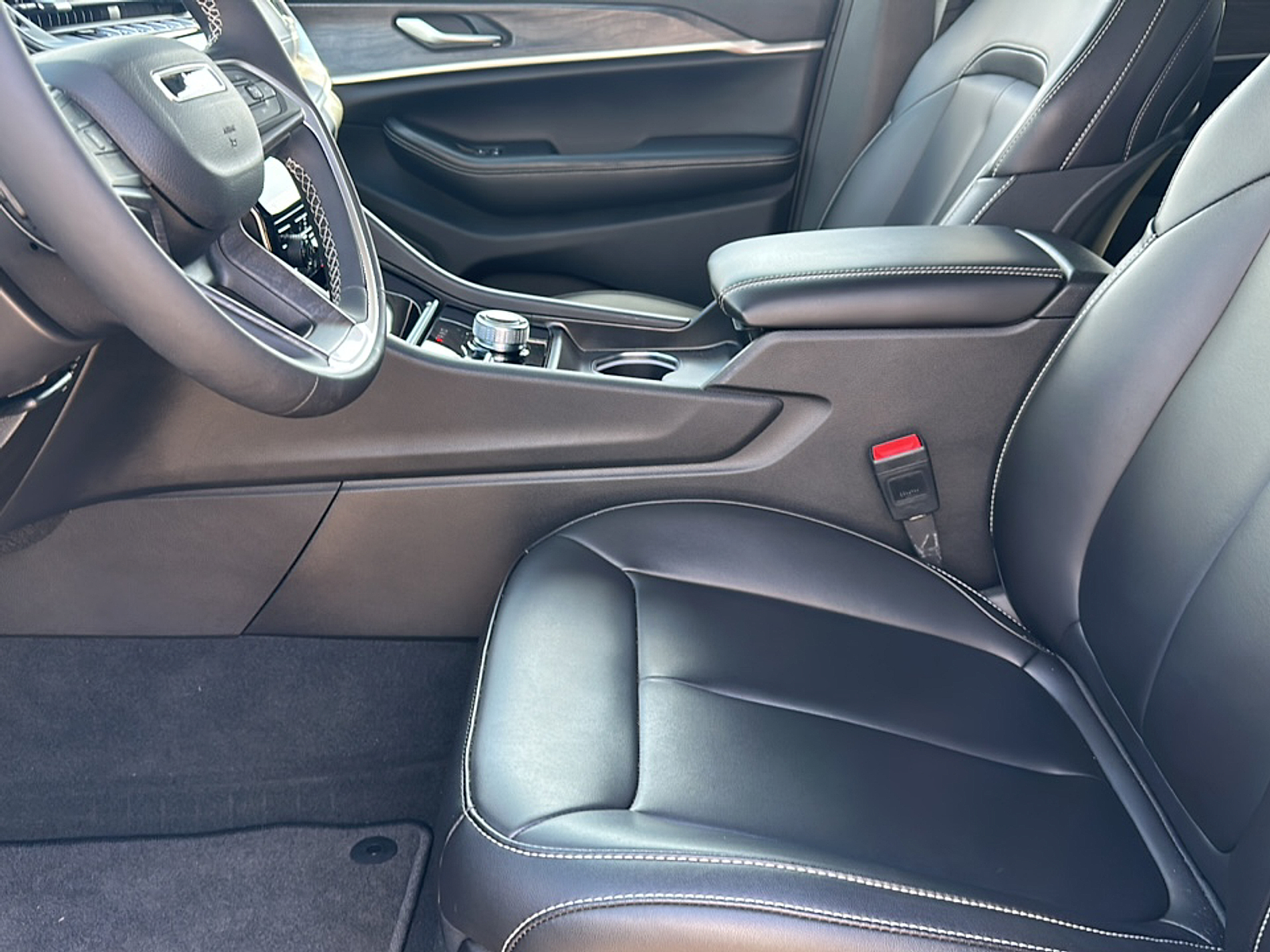 2025 Jeep Grand Cherokee Limited photo 2