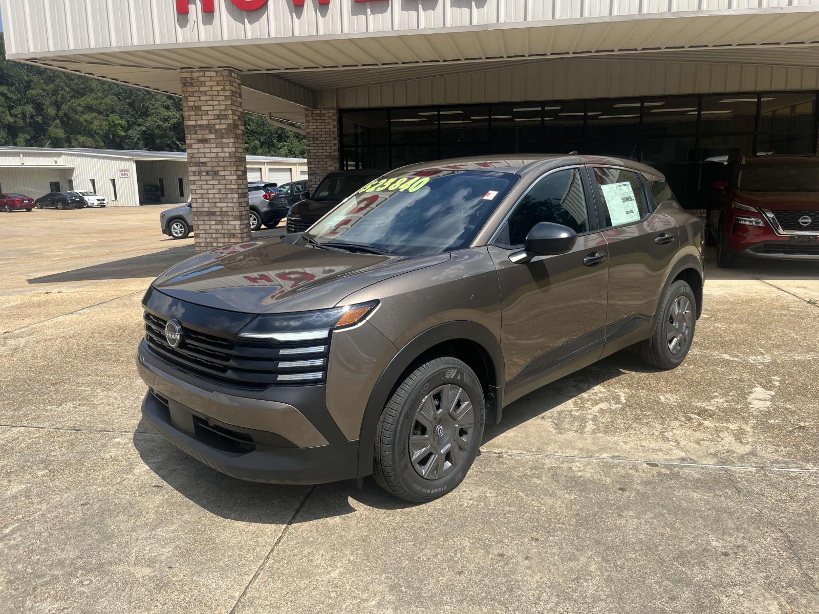 2025 Nissan Kicks S's photo