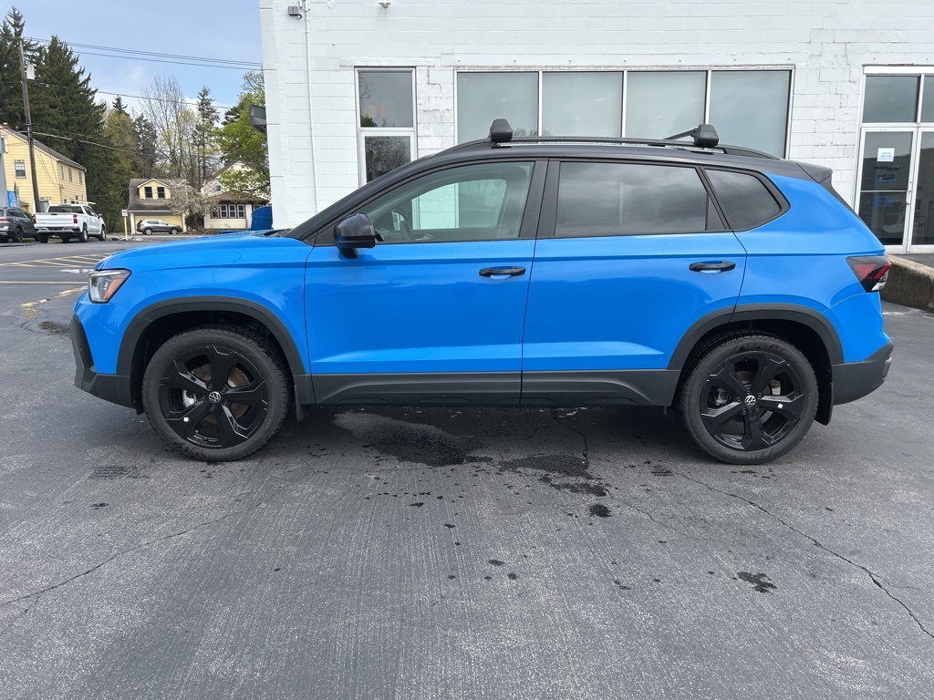2025 Volkswagen Taos SE photo 2