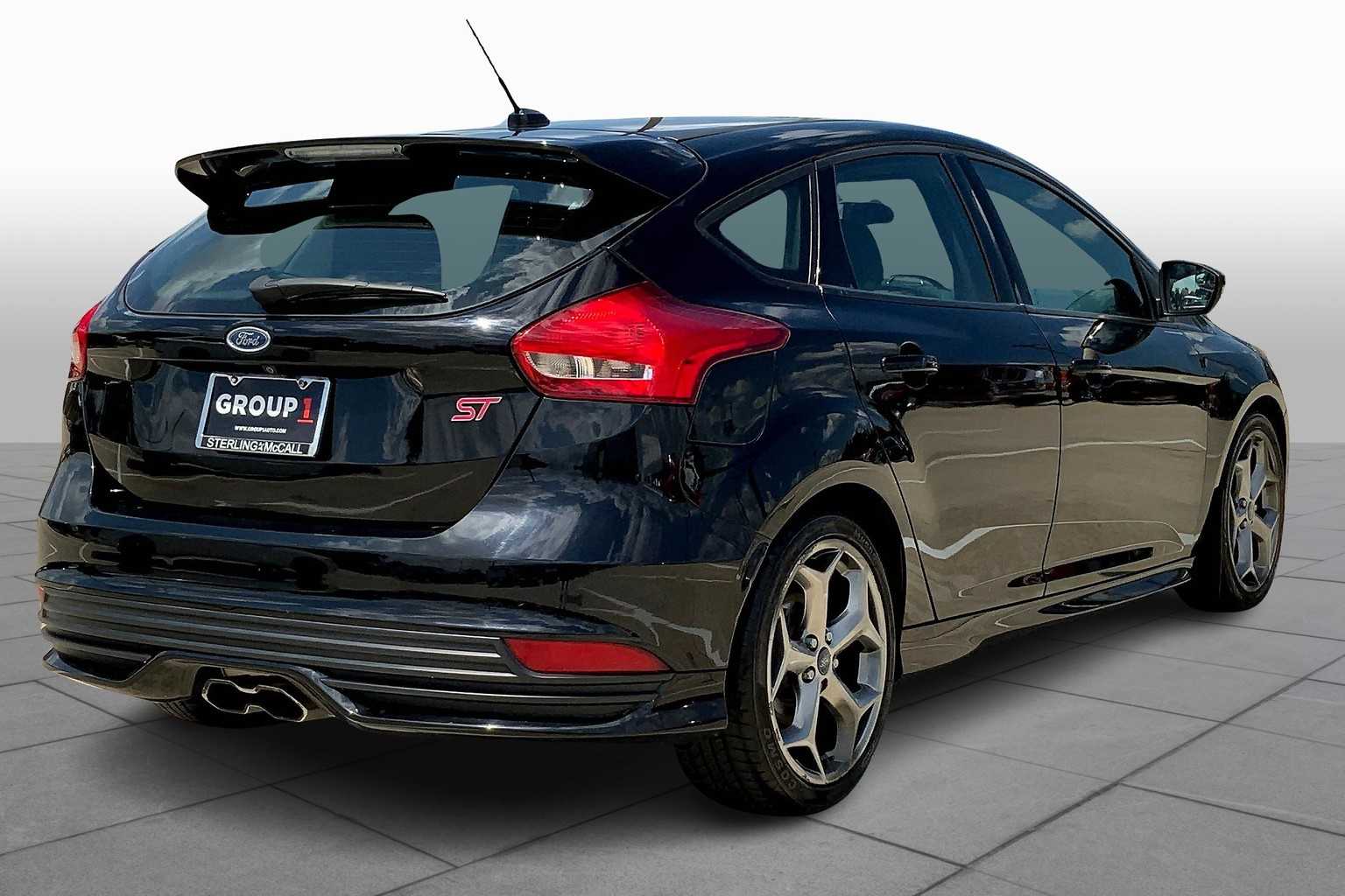 2017 Ford Focus ST photo 11