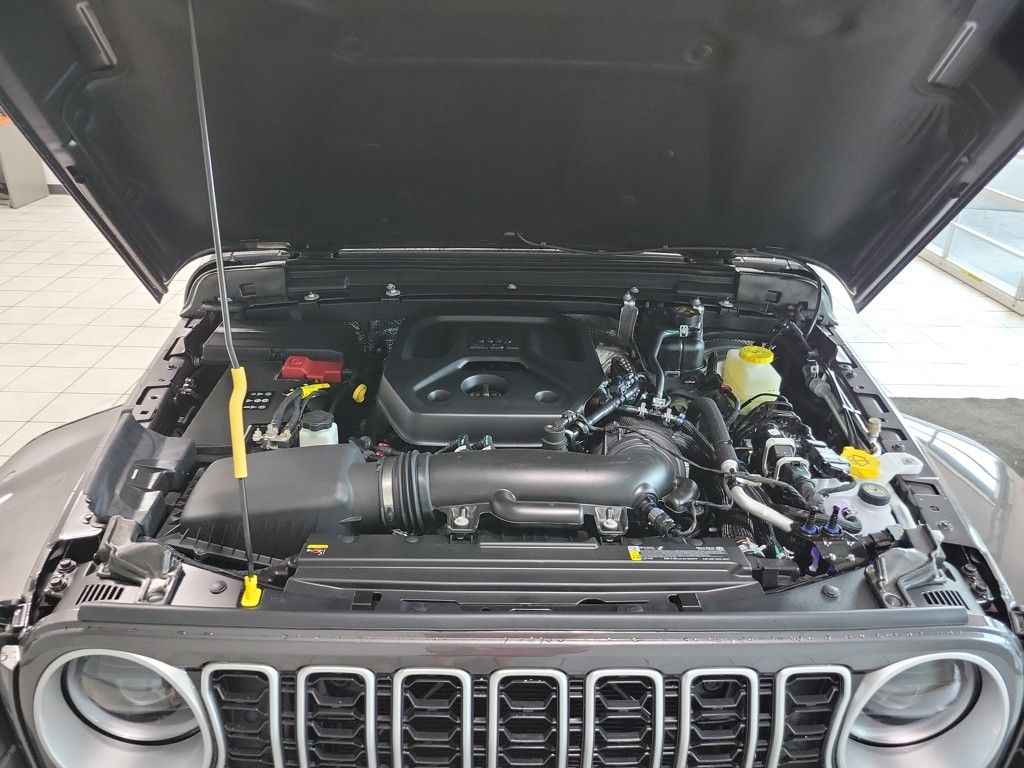 2025 Jeep Wrangler Sahara photo 24