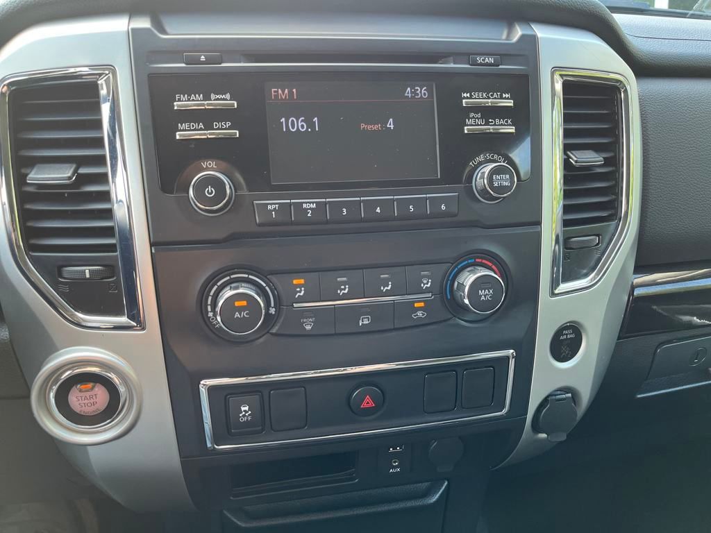 2018 Nissan Titan SV photo 10